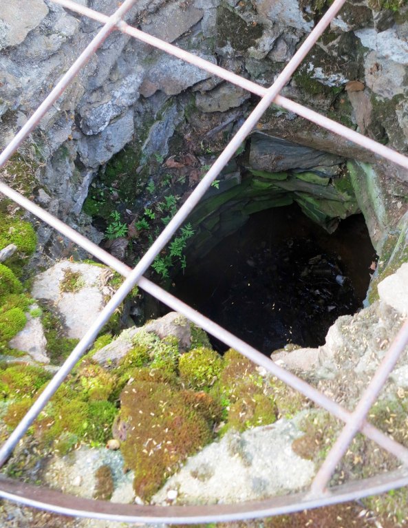 A photo of the well.