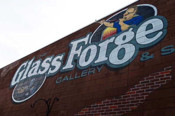 If you are driving up or down Interstate 5 in Southern Oregon or live in the area, I highly recommend stopping off at the Glass Forge in Grants Pass. 