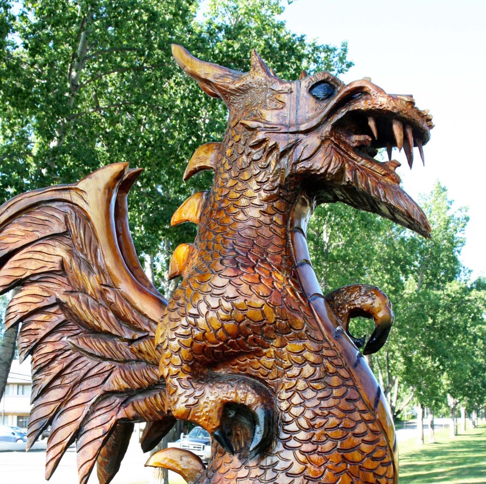 Деревянный дракон какой год. Резьба по дереву дракон. Деревянный дракон. Скульптура дракона из дерева. Китайский дракон из дерева.